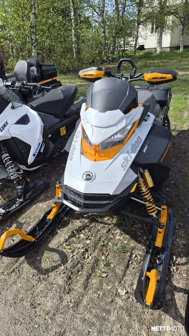 SKI-DOO SUMMIT SP 850 146 2022