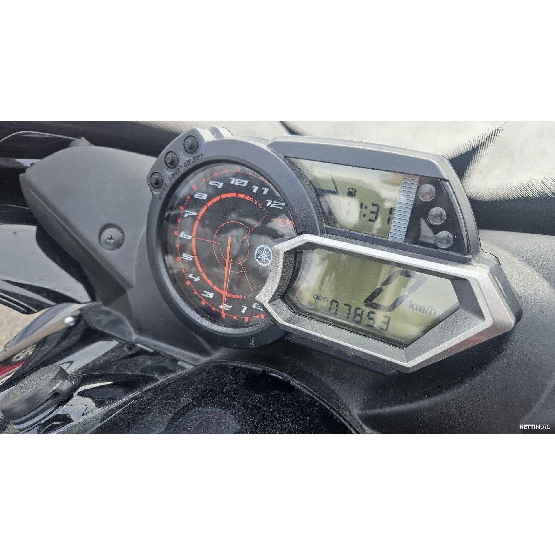 YAMAHA APEX SE 1000 2011