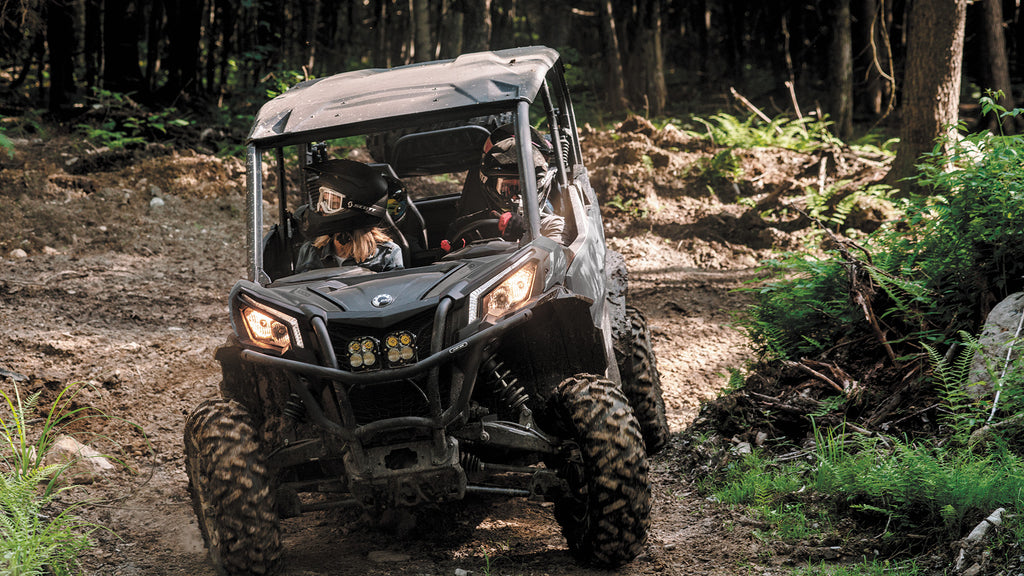 Can-Am MY27 Maverick Sport MAX DPS T ABS 1000R T2b – toimintakuva, väritys voi poiketa