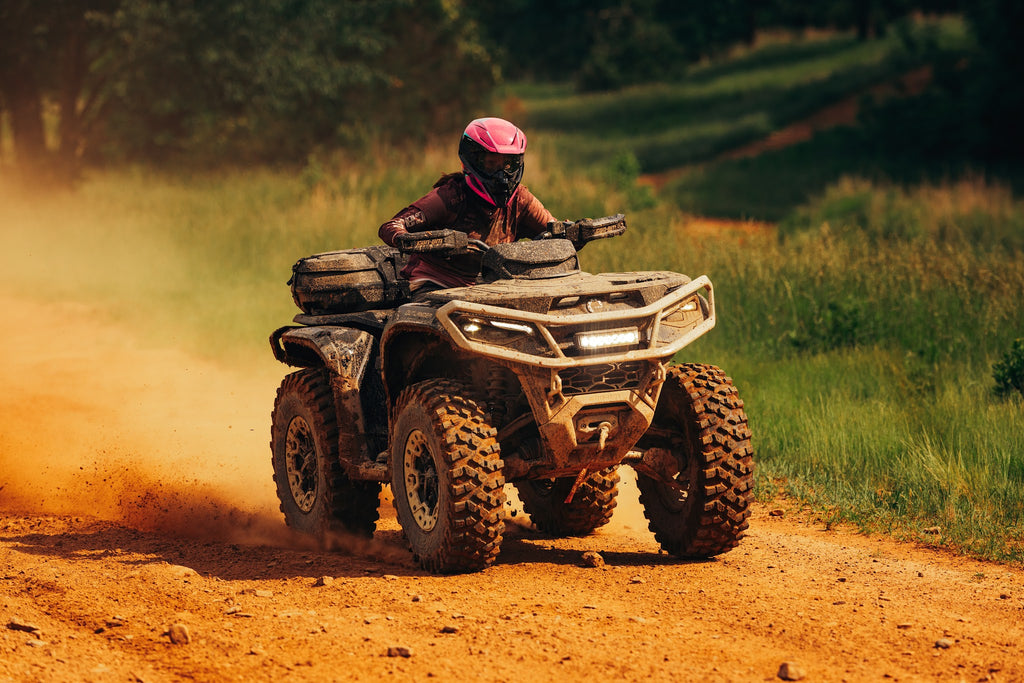 Can-Am MY27 Outlander MAX BACKCOUNTRY T 1000R T3b - 60km/h 10.25in Touchscreen – toimintakuva, väritys voi poiketa