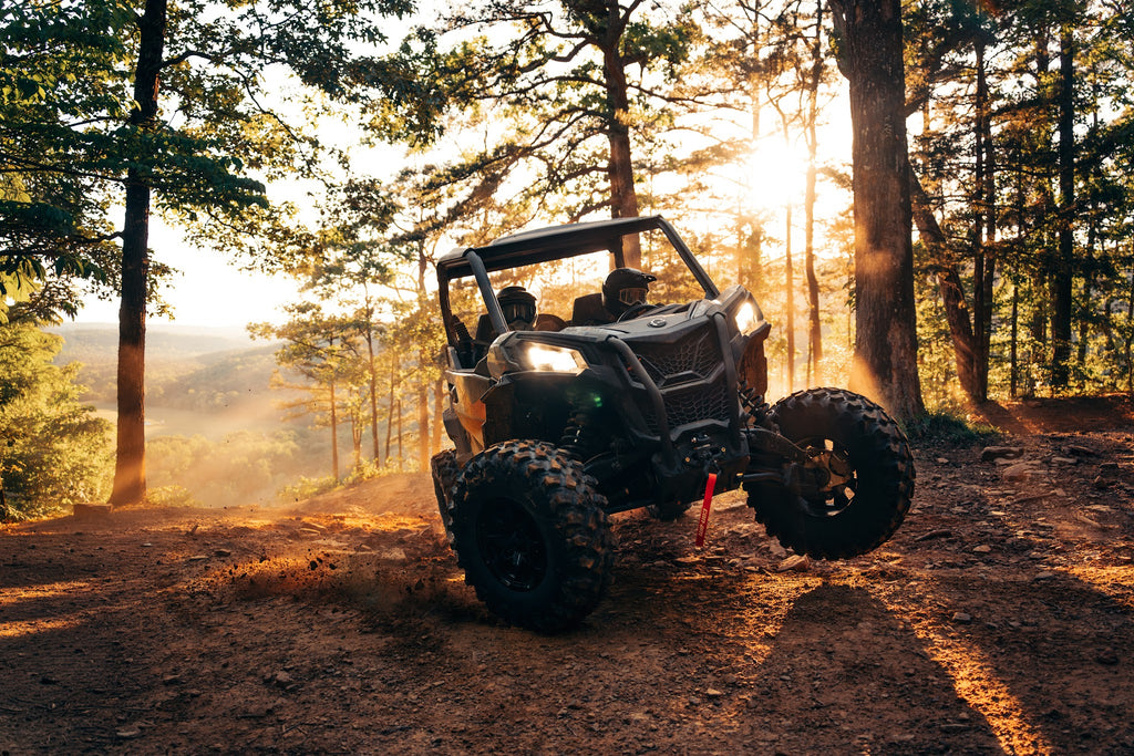 Can-Am MY27 Maverick Sport DPS T ABS 1000R T2b – toimintakuva, väritys voi poiketa