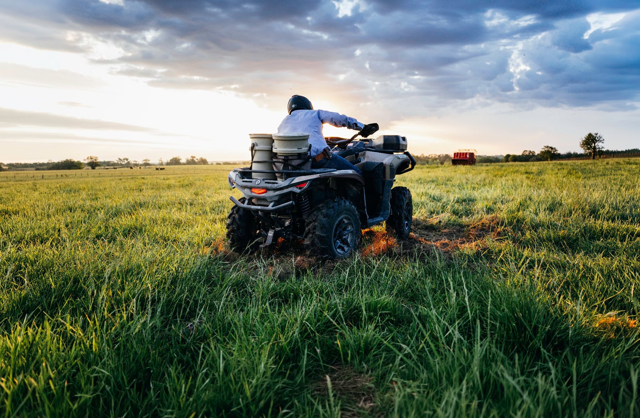 Can-Am MY27 Outlander PRO XU T HD7 T3b - 60km/h – toimintakuva, väritys voi poiketa