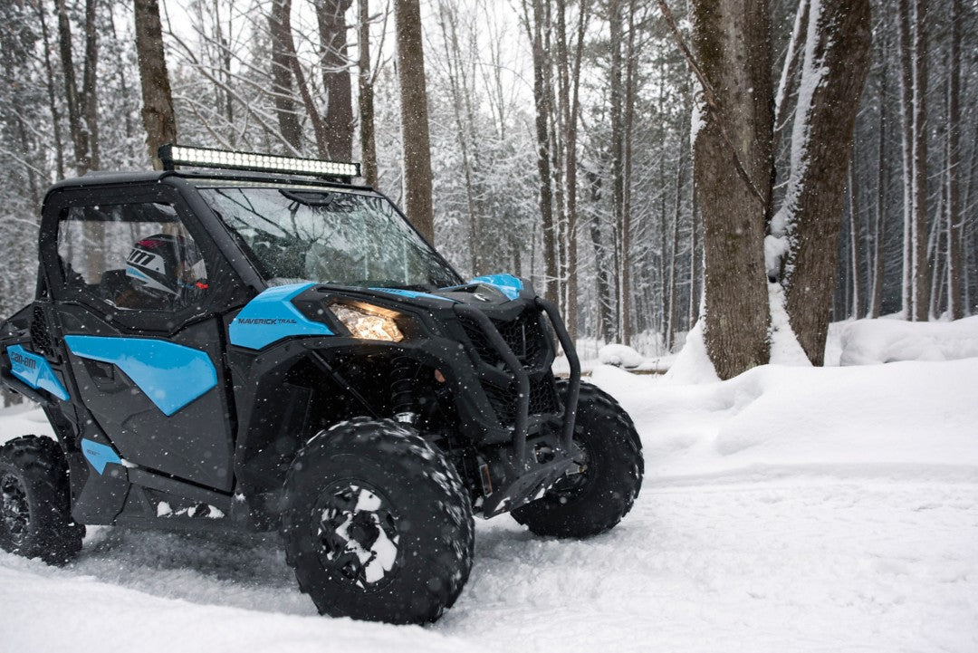Can-Am MY27 Maverick Trail BASE T 700 T2b - 60km/h – toimintakuva, väritys voi poiketa