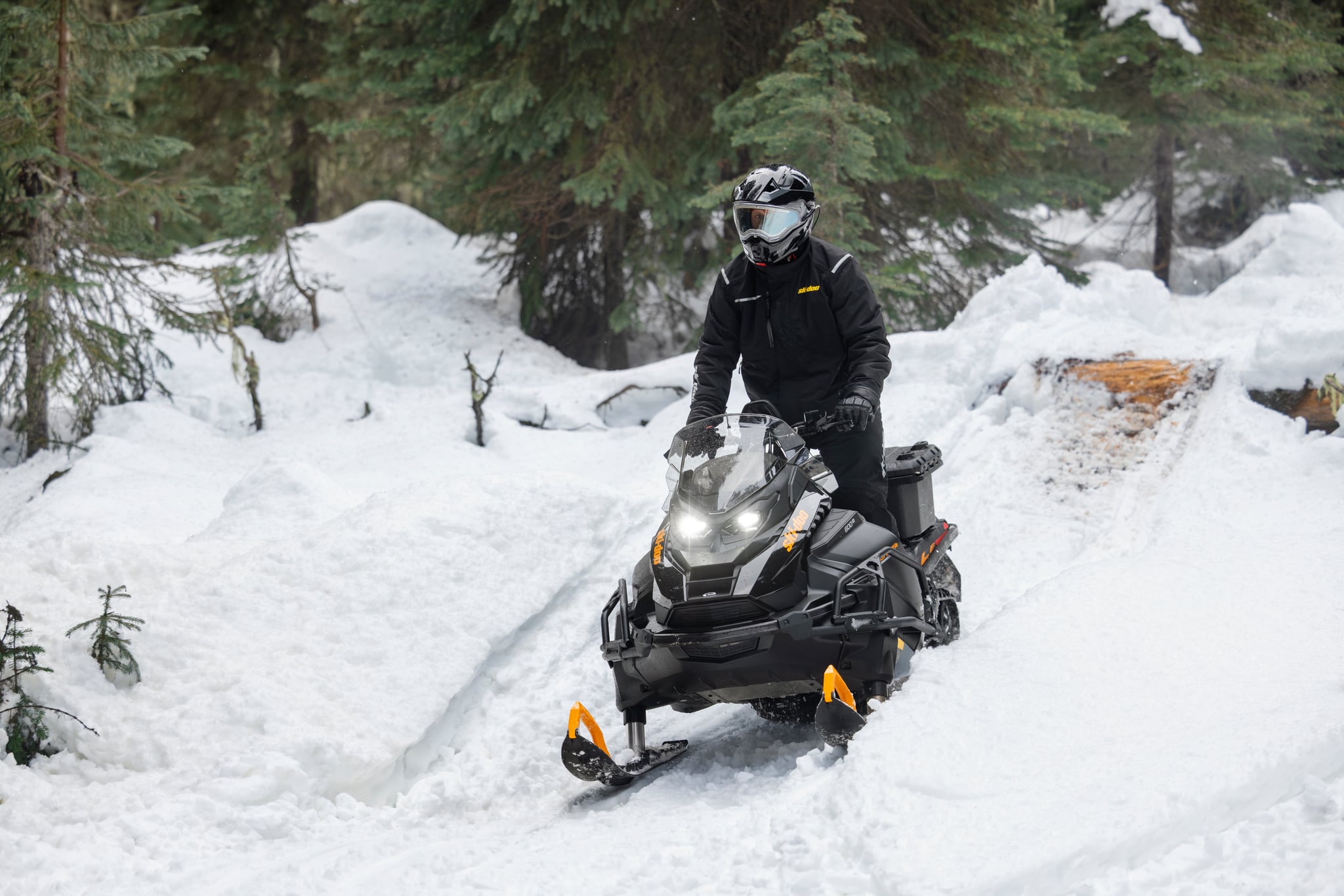 Ski-Doo MY27 Tundra LE 600 EFI - 85 Hp 154 1.5in 38mm 4.5 in. Digital Display — toimintakuva