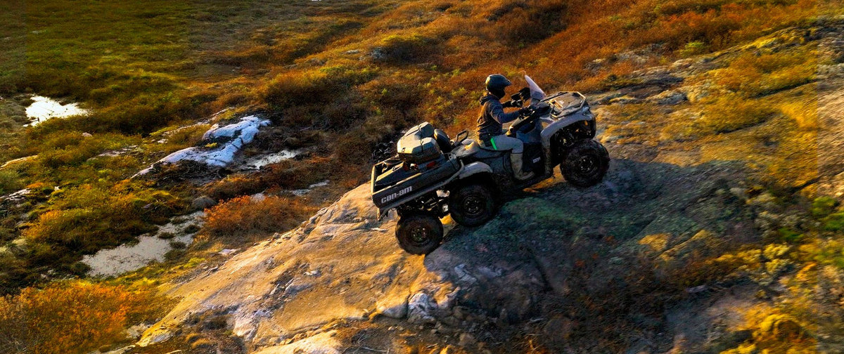 Can-Am Outlander 6x6 tunturissa