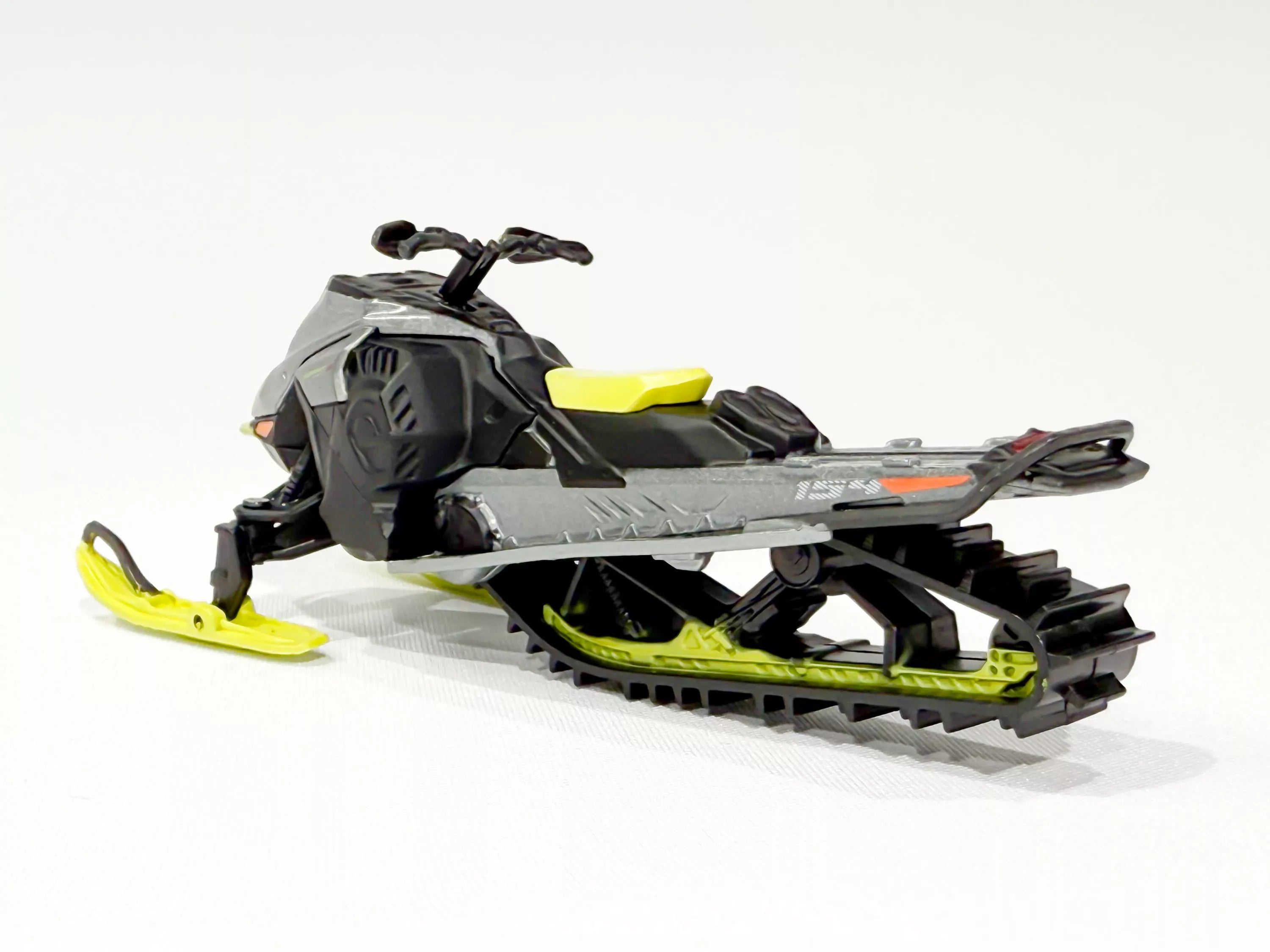 SKI-DOO PIENOISMALLI 1:32 SUMMIT EXPERT