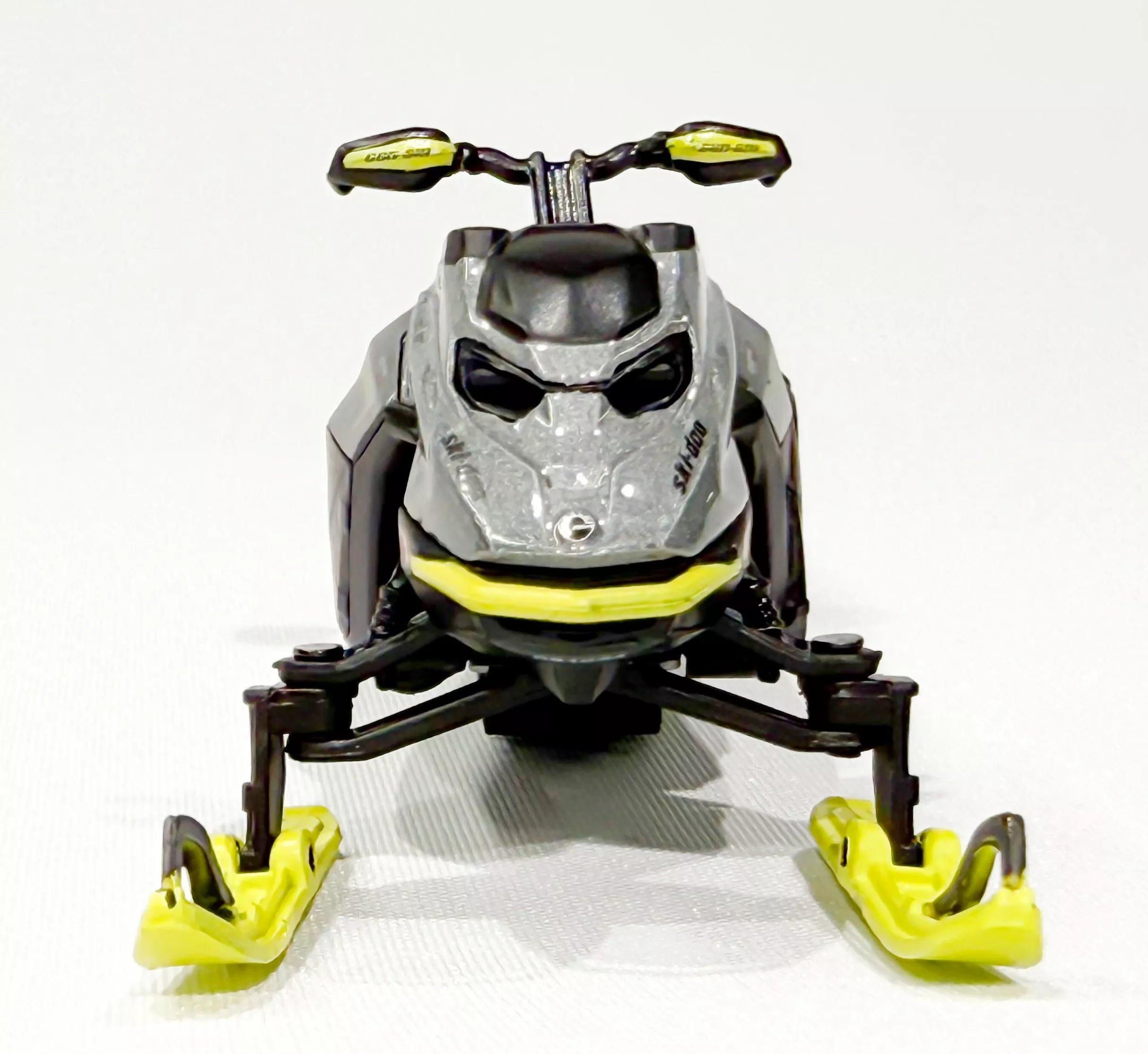 SKI-DOO PIENOISMALLI 1:32 SUMMIT EXPERT