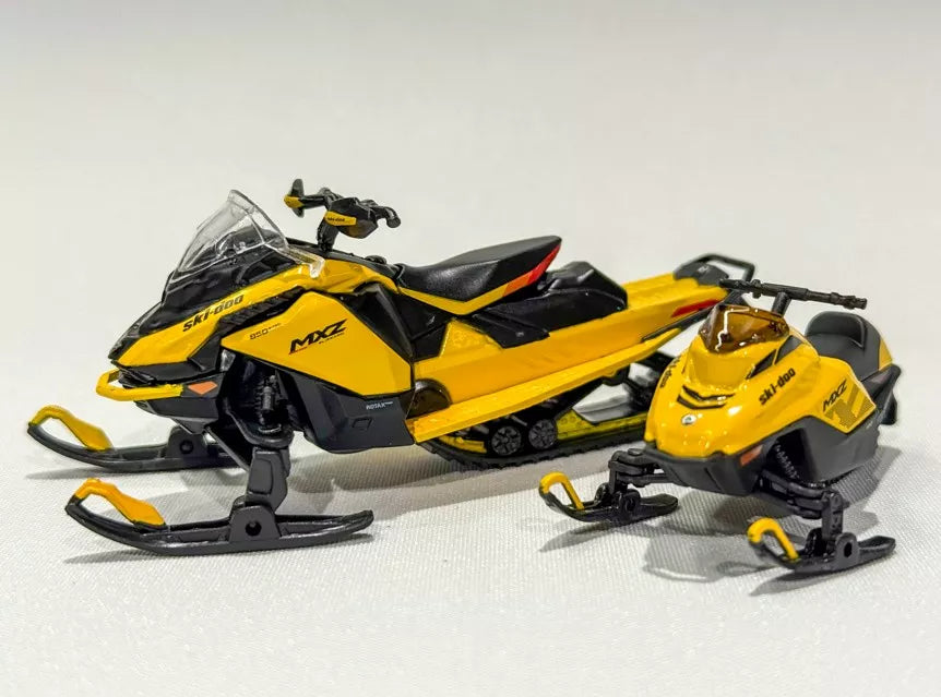 SKI-DOO PIENOISMALLIT 1:32 MXZ BLIZZARD + 120CC LASTEN KELKKA