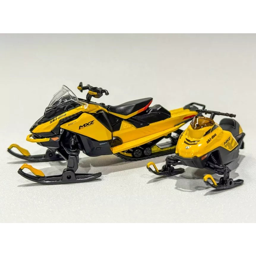 SKI-DOO PIENOISMALLIT 1:32 MXZ BLIZZARD + 120CC LASTEN KELKKA