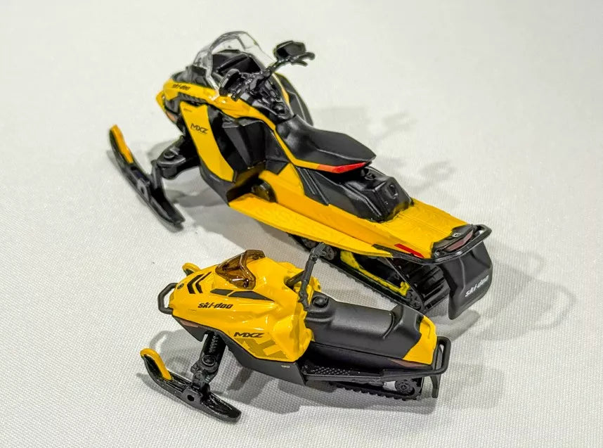SKI-DOO PIENOISMALLIT 1:32 MXZ BLIZZARD + 120CC LASTEN KELKKA