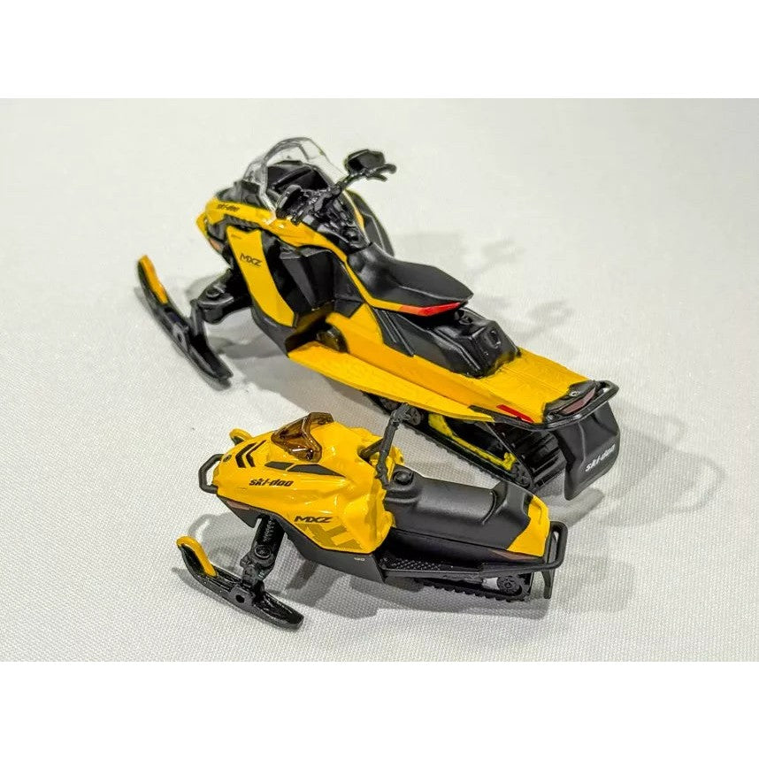 SKI-DOO PIENOISMALLIT 1:32 MXZ BLIZZARD + 120CC LASTEN KELKKA